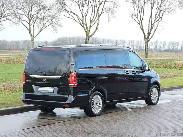 Passenger transportation MERCEDES-BENZ EQV 300 pano 8 personen