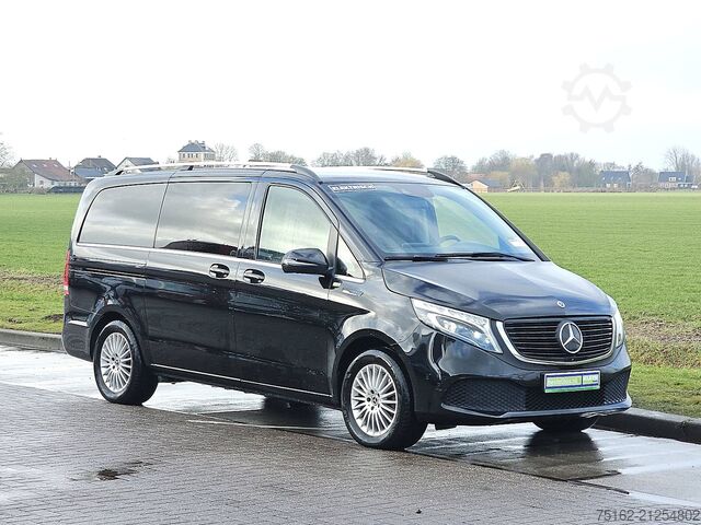Passenger transportation MERCEDES-BENZ EQV 300 pano 8 personen