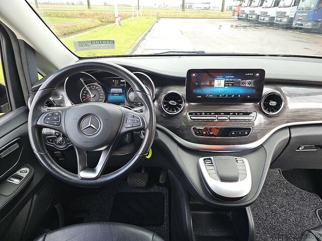 Passenger transportation MERCEDES-BENZ EQV 300 pano 8 personen