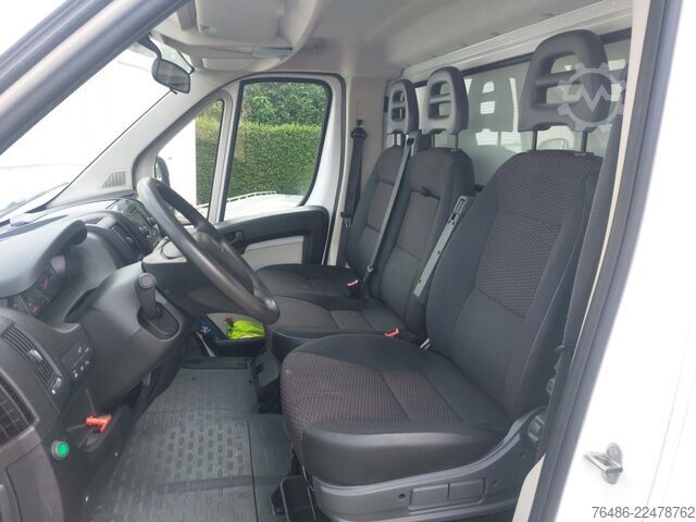 Transporter mit Koffer Peugeot Boxer