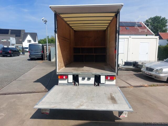 Transporter mit Koffer Peugeot Boxer