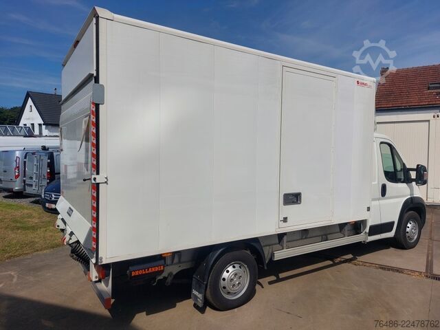Transporter mit Koffer Peugeot Boxer