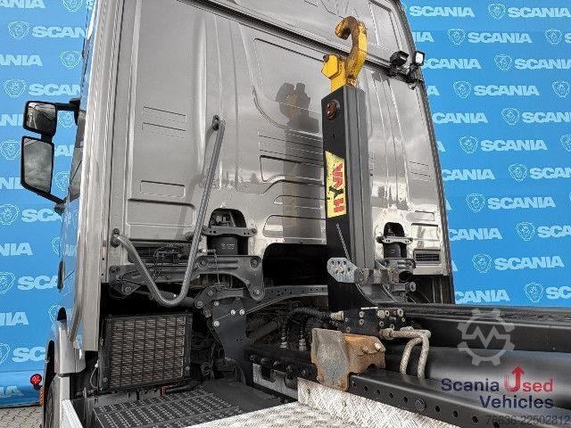 Skip truck Scania R 450 B6x2*4NA RETARDER PARK AIRCO HOOKLIFT 26T