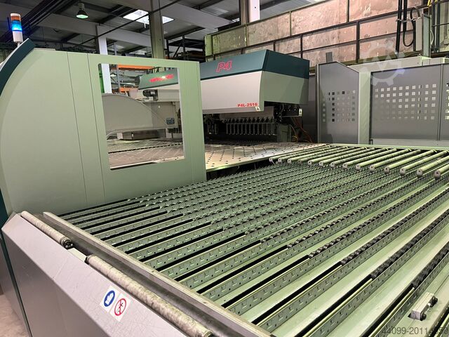Sheet metal processing center SALVAGNINI P4lean-2516