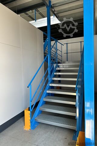 Lagerbühne 550m² Stow