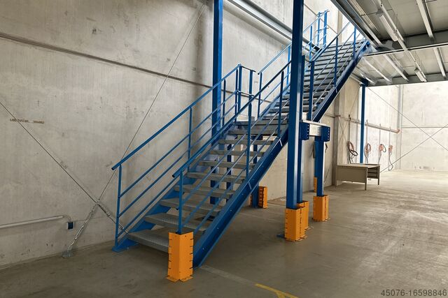 Lagerbühne 550m² Stow