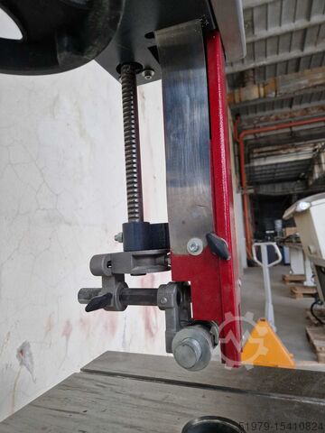 Vertikale Tischlerbandsäge Hammer N4400