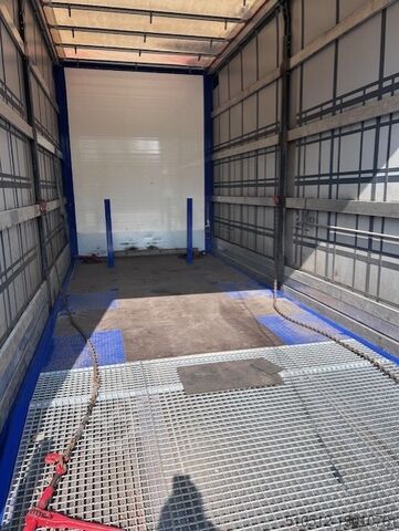 Low loader trailer Blomenröhr 688/18000