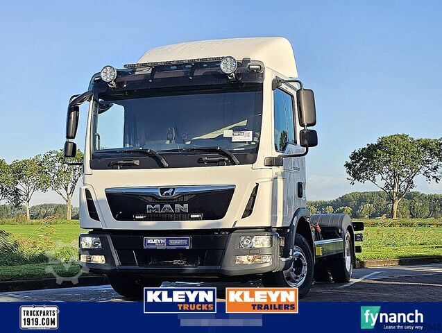 Chassis with cab MAN 8.220 TGL PTO AIRCO WB305