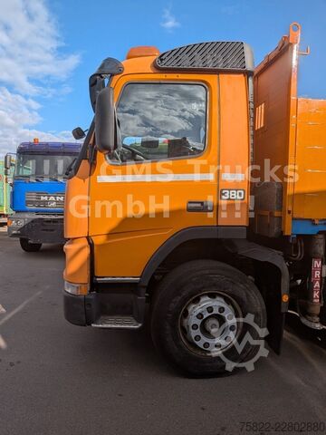 Flatbed truck VOLVO FM12-380 / 8X4 / 28m Hiab Kran / WINCH