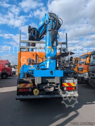 Flatbed truck VOLVO FM12-380 / 8X4 / 28m Hiab Kran / WINCH