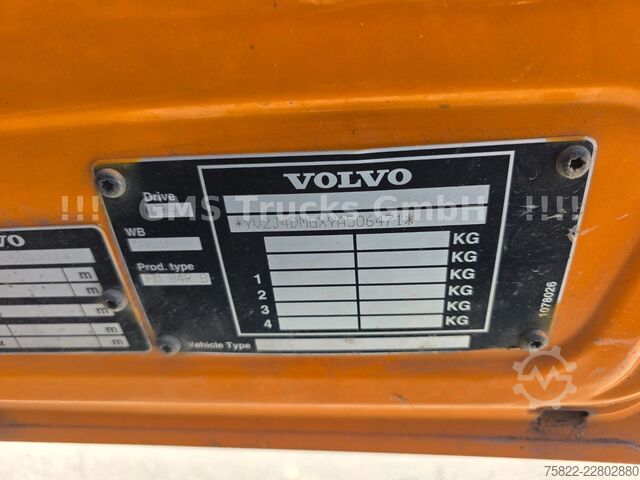 Flatbed truck VOLVO FM12-380 / 8X4 / 28m Hiab Kran / WINCH