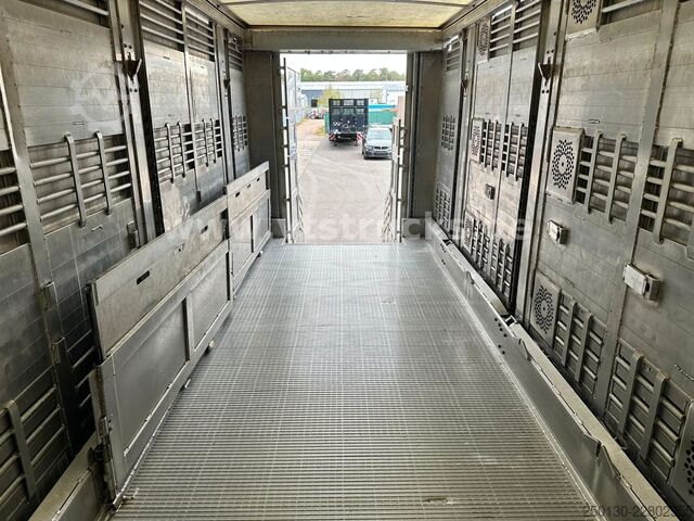 Cattle truck DAF XF 480 LL 6x2 3.Stock Menke Viehwagen m. Hubdach
