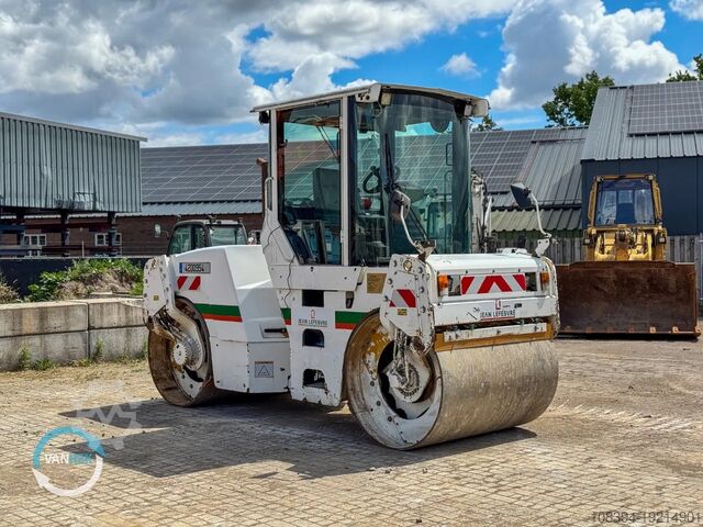Tandem roller Caterpillar CB434D