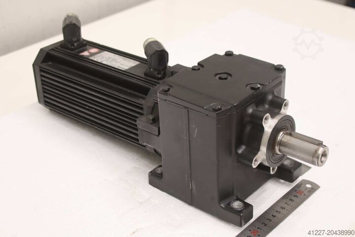 Servo-Getriebemotor 0,8 kW 144 U/min Lenze MCA 10140-RS0B0 G50BH121MVAR3C00