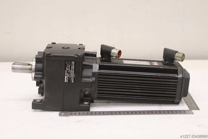 Servo-Getriebemotor 0,8 kW 144 U/min Lenze MCA 10140-RS0B0 G50BH121MVAR3C00