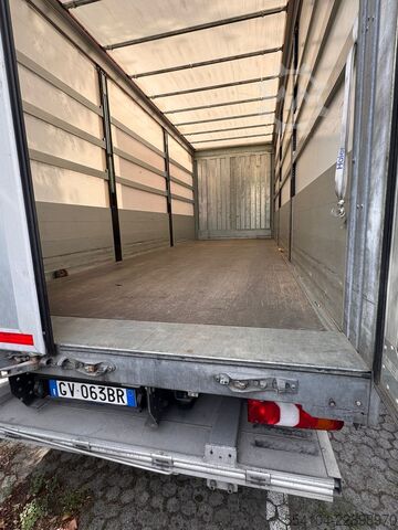 Standard tractor unit DAF XF 530