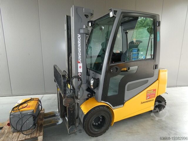 Electric 4-wheel forklift Jungheinrich EFG S30
