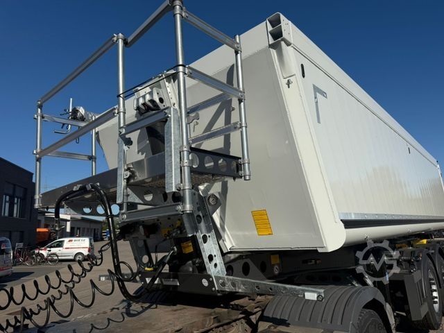 Tipper semitrailer SCHMITZ CARGOBULL SKI 24 SL 7.2 3-Achs Alu Mulde 27m³ Sofort Verfü