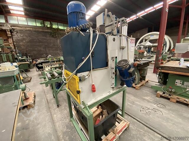 Hydraulic cutter for trims and long pieces of wood  