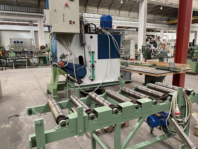 Hydraulic cutter for trims and long pieces of wood  