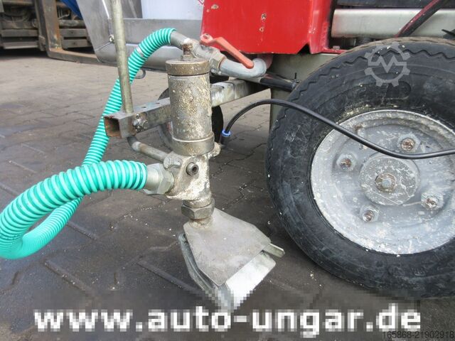 Road markings Graco LineLazer Zebra 5000 Viscount Airless