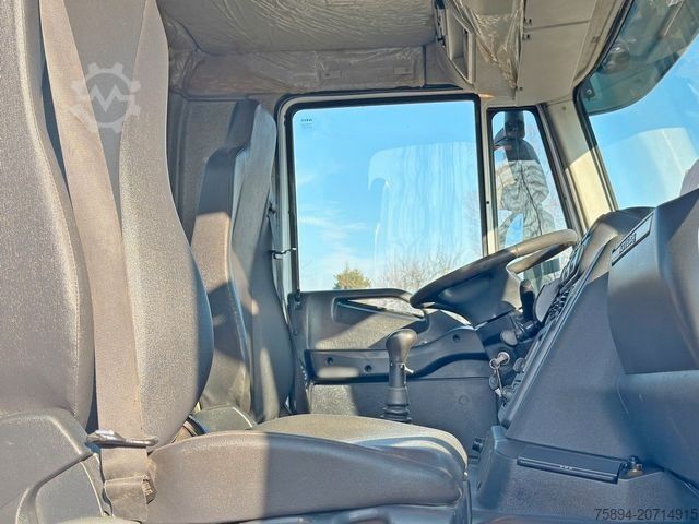 Kipper LKW IVECO TRAKKER * HIAB 211 E - 6 HIDUO+ FUNK / 8x4 *TOP