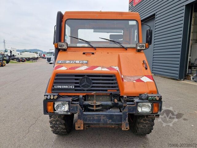 Pritschenwagen Mercedes Unimog