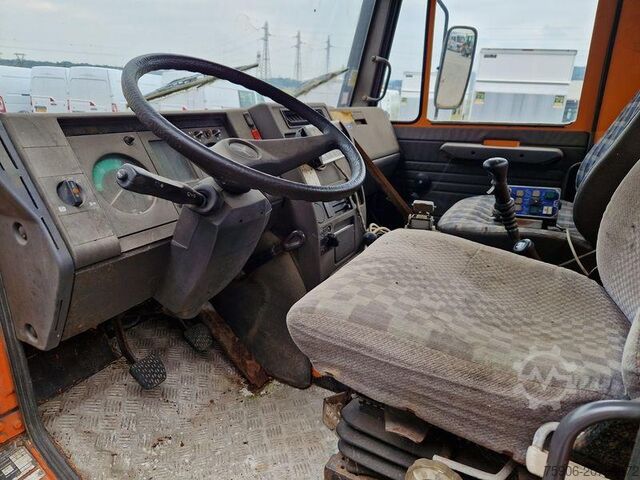 Pritschenwagen Mercedes Unimog