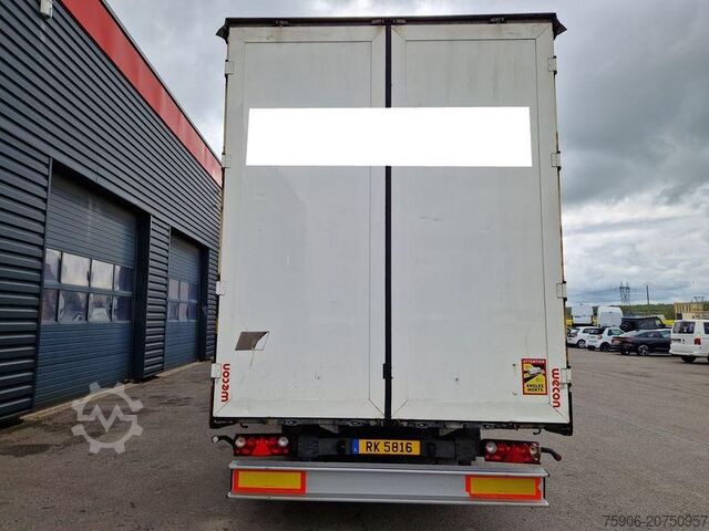 Wechselkoffer-Sattelauflieger MAN TGX