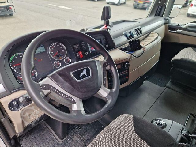 Wechselkoffer-Sattelauflieger MAN TGX