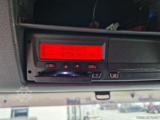 Wechselkoffer-Sattelauflieger MAN TGX