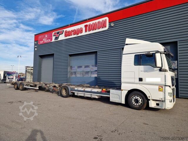 Wechselkoffer-Sattelauflieger MAN TGX