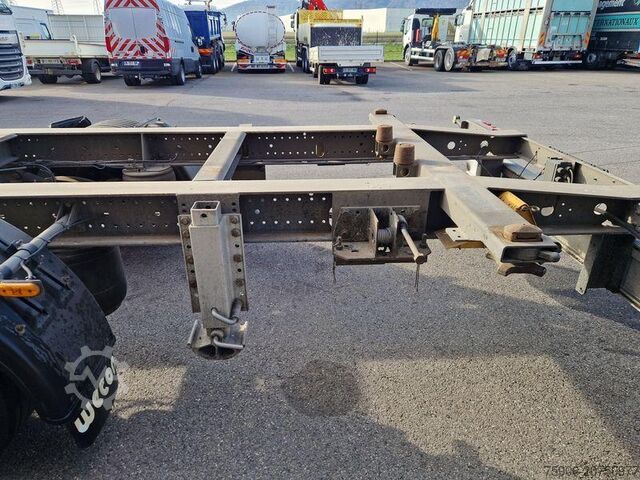 Wechselkoffer-Sattelauflieger MAN TGX
