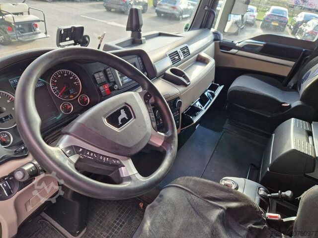 Wechselkoffer-Sattelauflieger MAN TGX