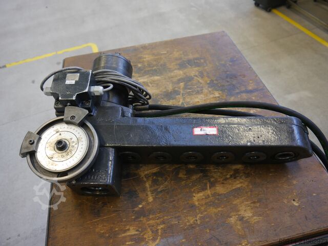 Accessories for an injection molding machine Arburg Ausschraubeinheit 118044