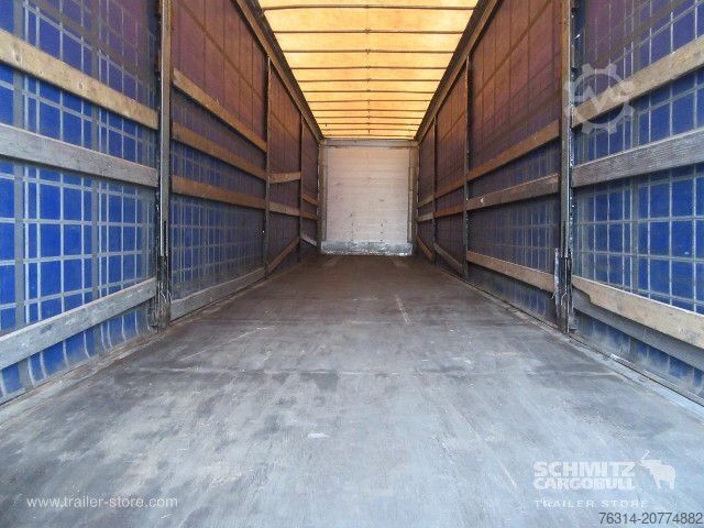 Auflieger mit Pritsche & Plane Schmitz Cargobull Curtainsider Mega Getränke