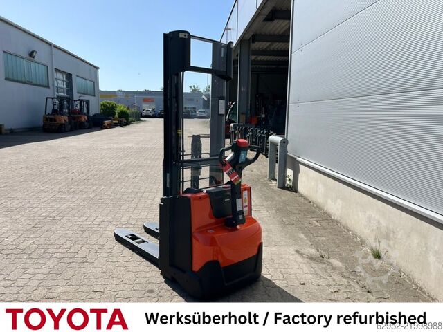 High Lift stacker Toyota SWE 120 / 320 Std.!