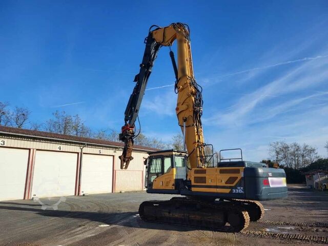 Abbruchbagger Hyundai HX330L with demolition boom, standard boom & shear