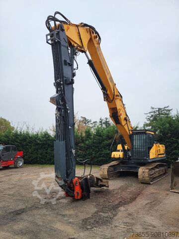 Abbruchbagger Hyundai HX330L with demolition boom, standard boom & shear