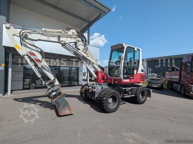 Mobile excavator TAKEUCHI TB 295 W / POWERTILT OQ45 / Planierschild