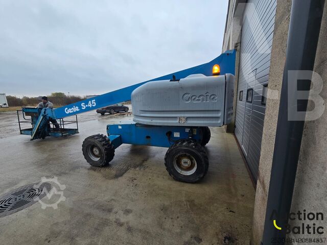 Gelenkteleskoparbeitsbühne Genie S 45