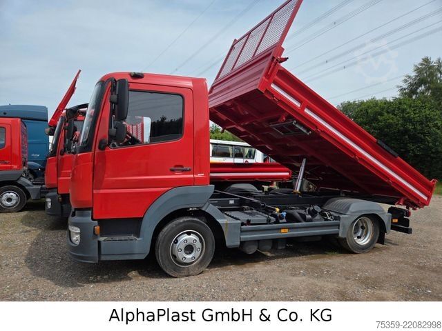Three-way tipper van MERCEDES-BENZ Atego 818 2x AHK Oelanschlüsse 3 Sitzer