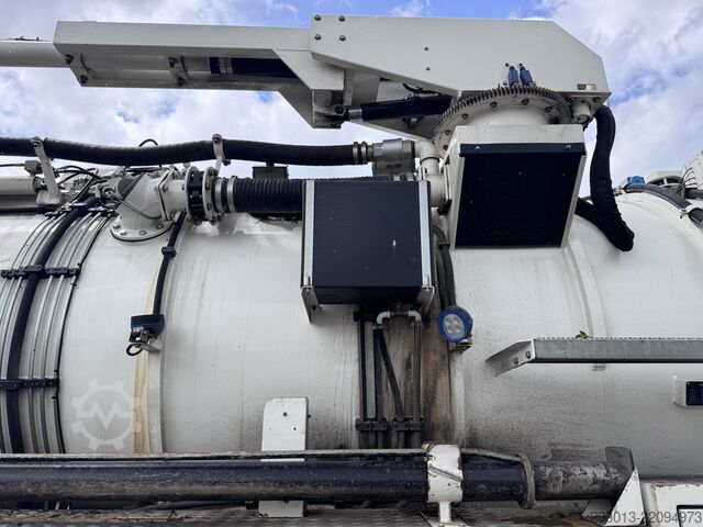 Vacuum and pressure truck Mercedes-Benz Actros 2536