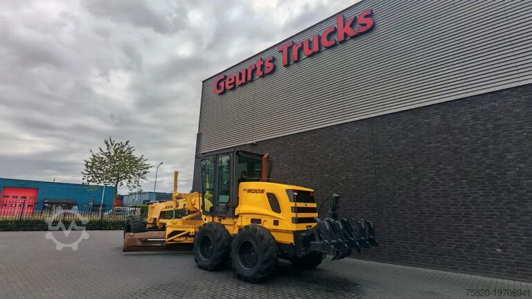 Grader New Holland RG 200 B MOTORGRADER + RIPPER FROM 2012 HOURS 4237