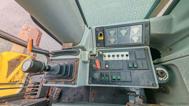 Grader New Holland RG 200 B MOTORGRADER + RIPPER FROM 2012 HOURS 4237