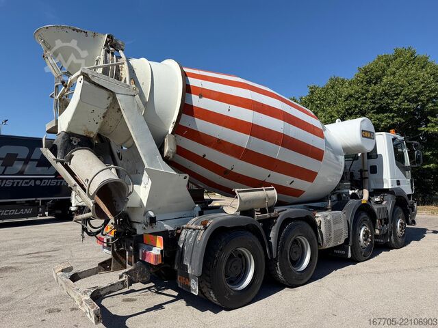 Concrete mixer truck Iveco Trakker 450