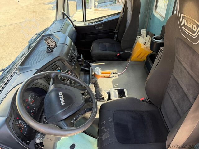 Concrete mixer truck Iveco Trakker 450