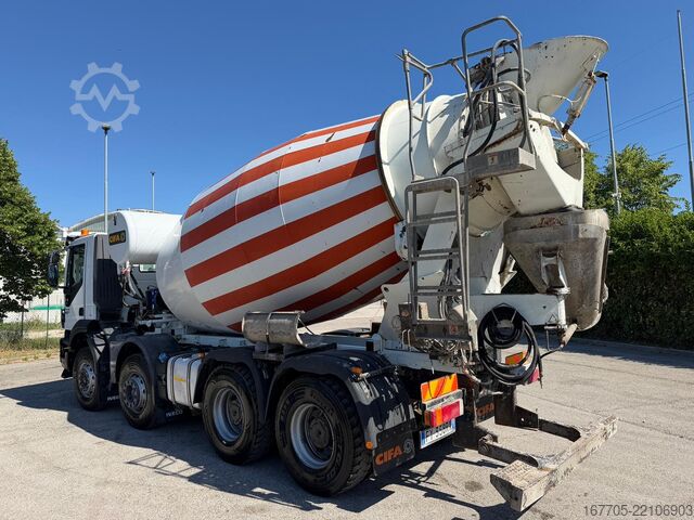 Concrete mixer truck Iveco Trakker 450