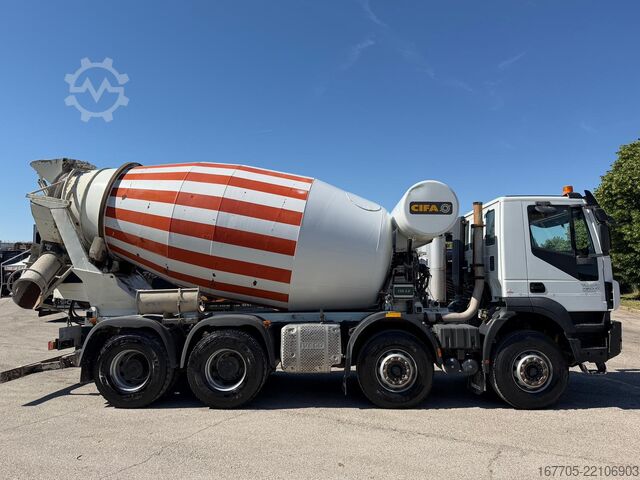 Concrete mixer truck Iveco Trakker 450